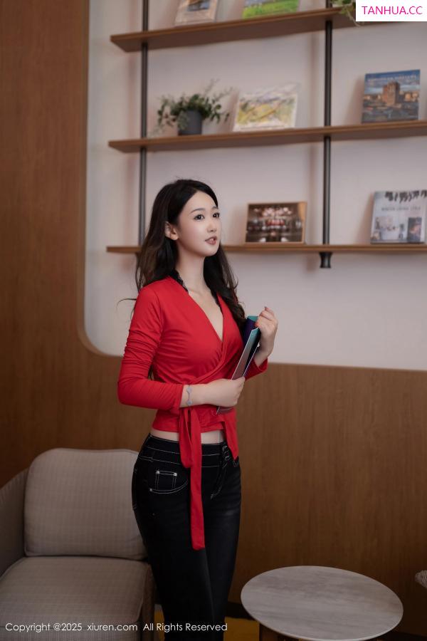 唐安琪  [XiuRen]高清写真图 2025.02.17 No.9894 唐安琪 美腿丝袜第5张图片